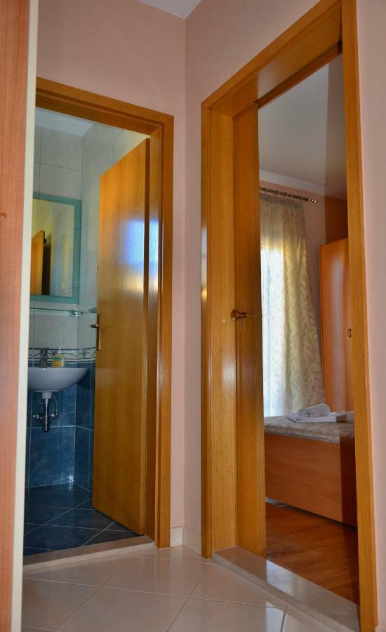 Apartmani Vujcic มาคาร์สกา ภายนอก รูปภาพ
