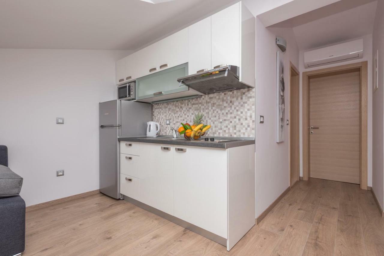 Apartmani Vujcic มาคาร์สกา ภายนอก รูปภาพ
