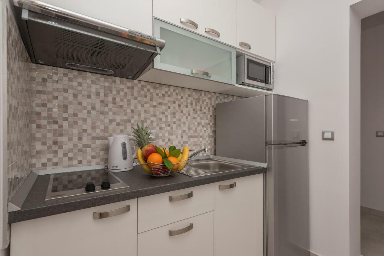 Apartmani Vujcic มาคาร์สกา ภายนอก รูปภาพ