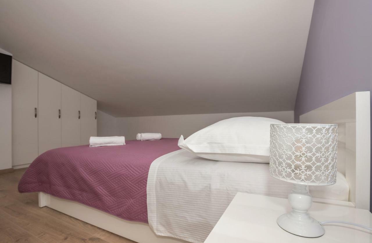 Apartmani Vujcic มาคาร์สกา ภายนอก รูปภาพ
