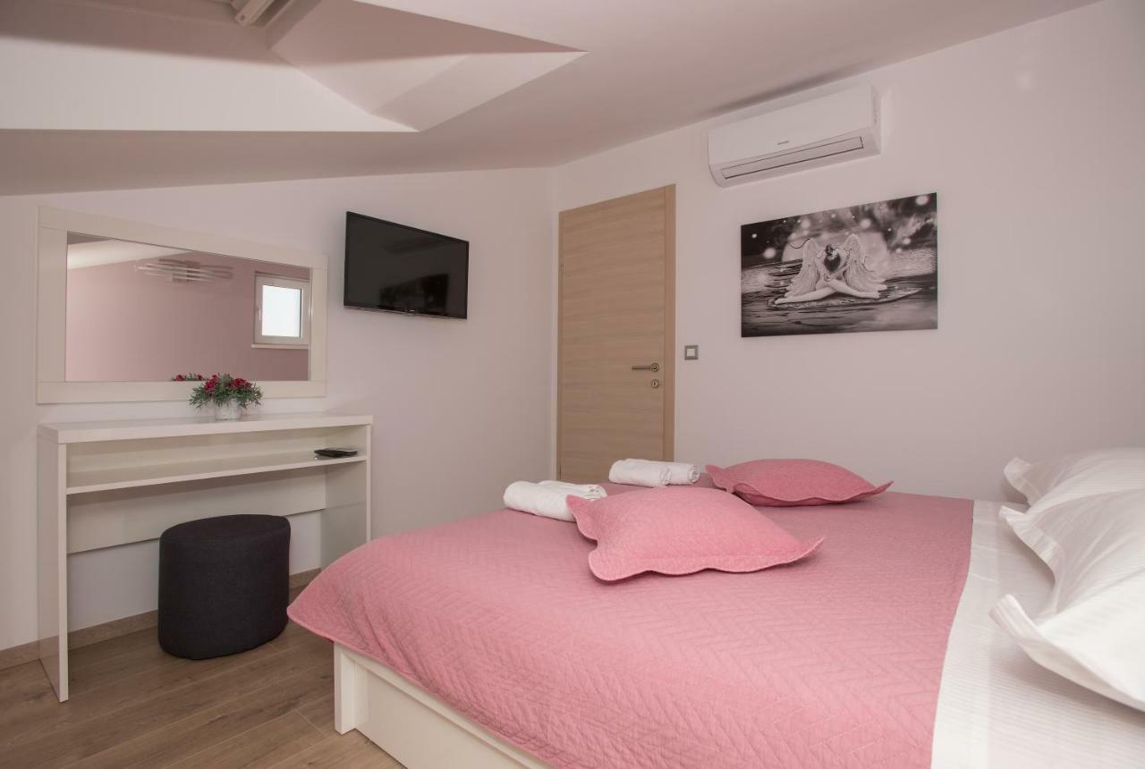 Apartmani Vujcic มาคาร์สกา ภายนอก รูปภาพ