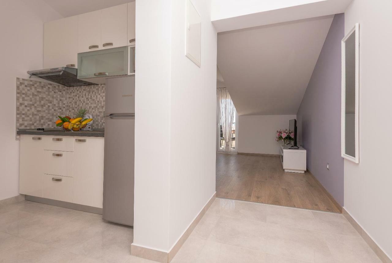 Apartmani Vujcic มาคาร์สกา ภายนอก รูปภาพ