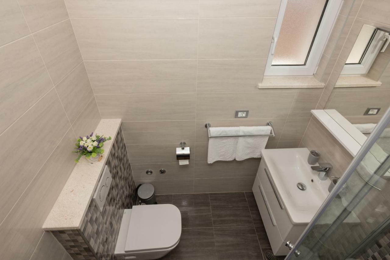 Apartmani Vujcic มาคาร์สกา ภายนอก รูปภาพ
