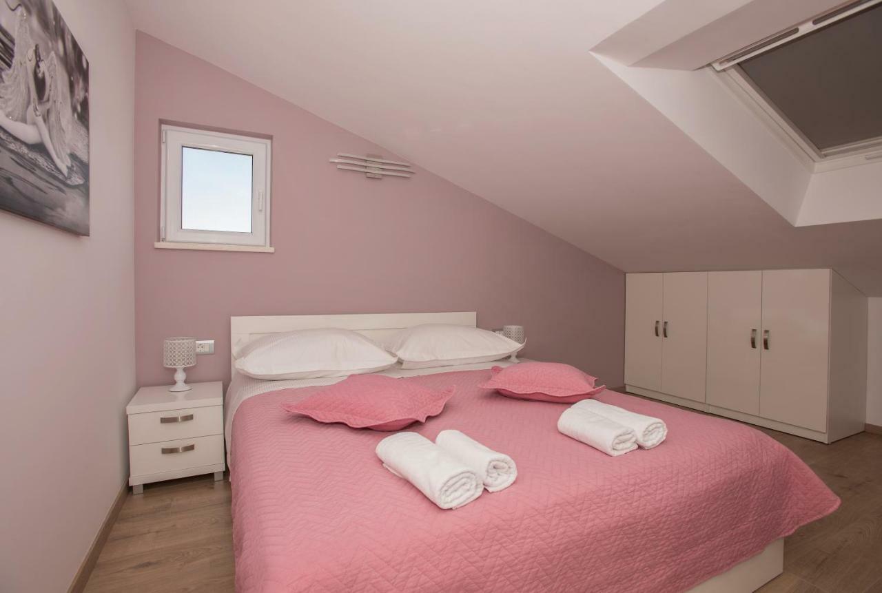 Apartmani Vujcic มาคาร์สกา ภายนอก รูปภาพ