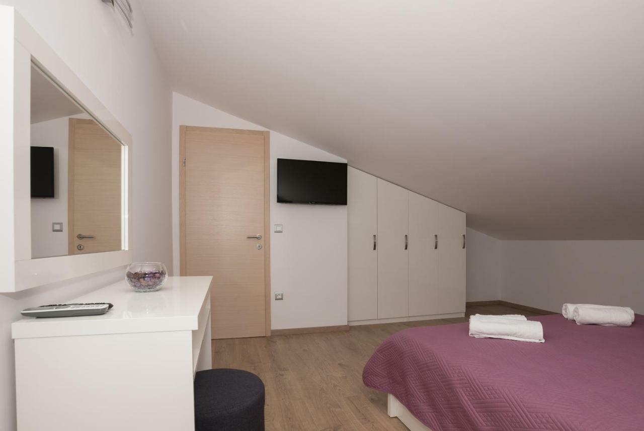 Apartmani Vujcic มาคาร์สกา ภายนอก รูปภาพ